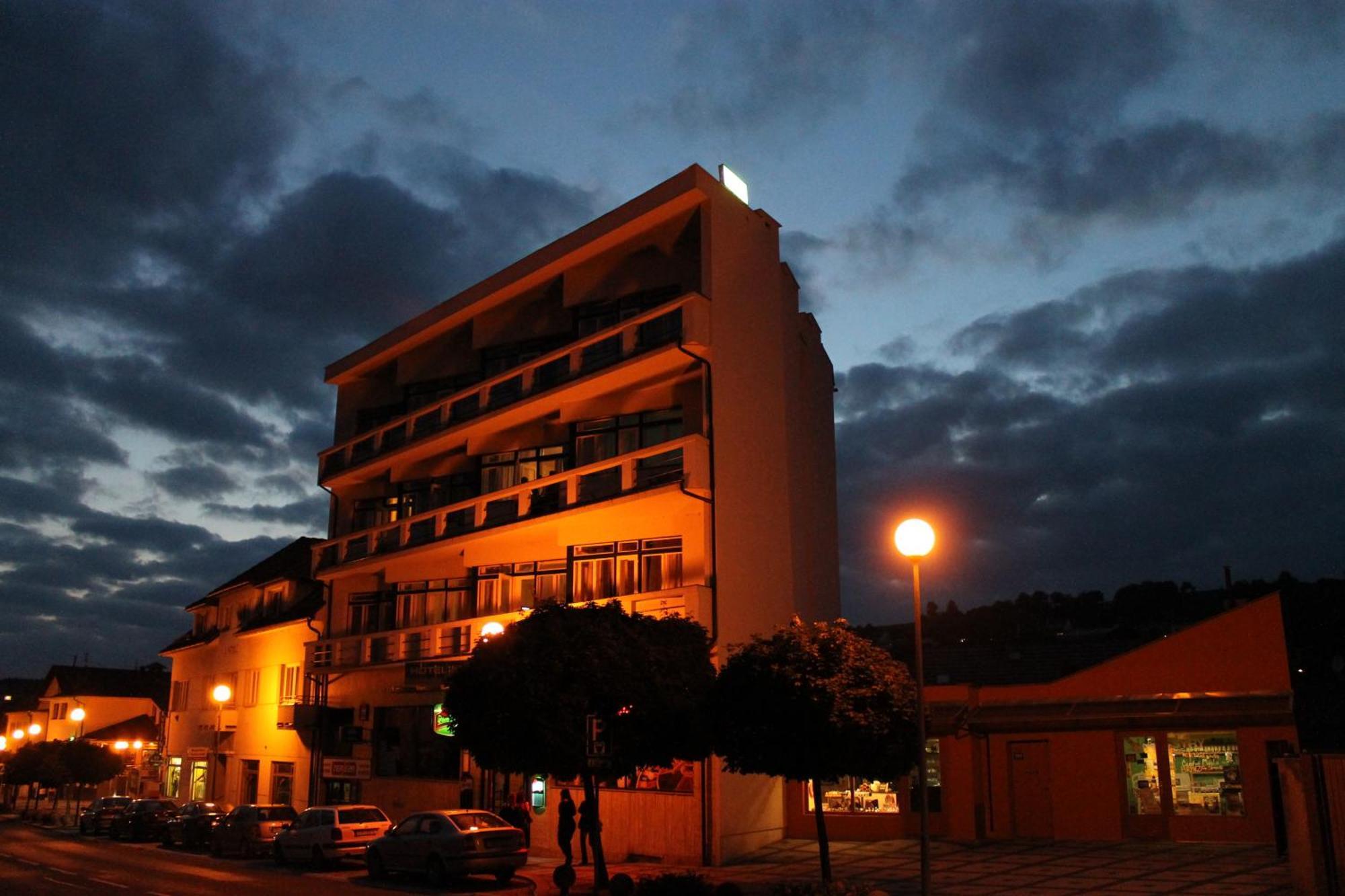 Hotel Krystal Лугачовице Экстерьер фото