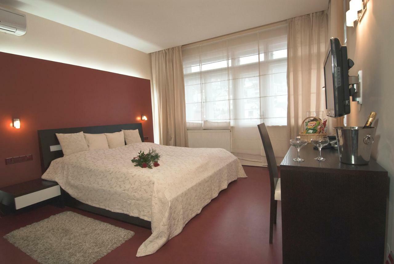 Hotel Krystal Лугачовице Экстерьер фото