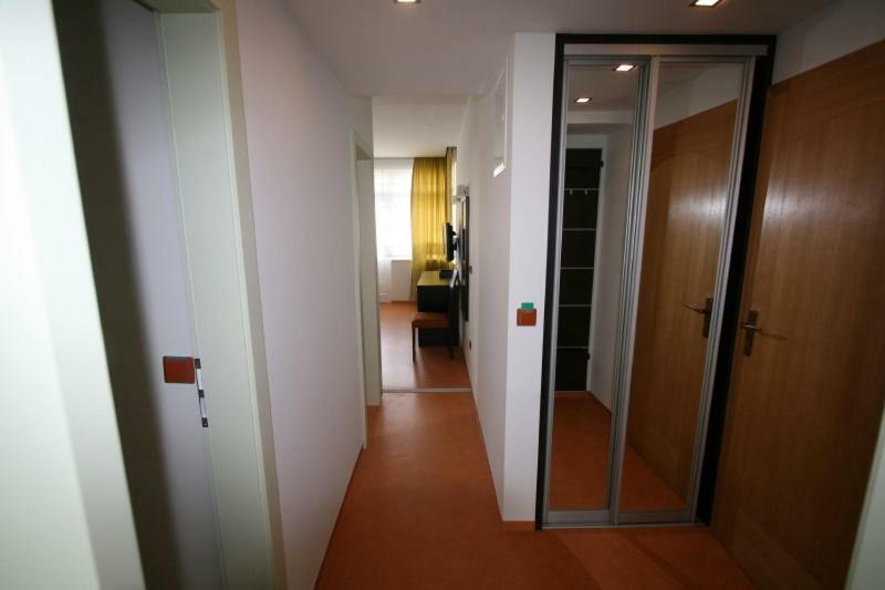 Hotel Krystal Лугачовице Экстерьер фото
