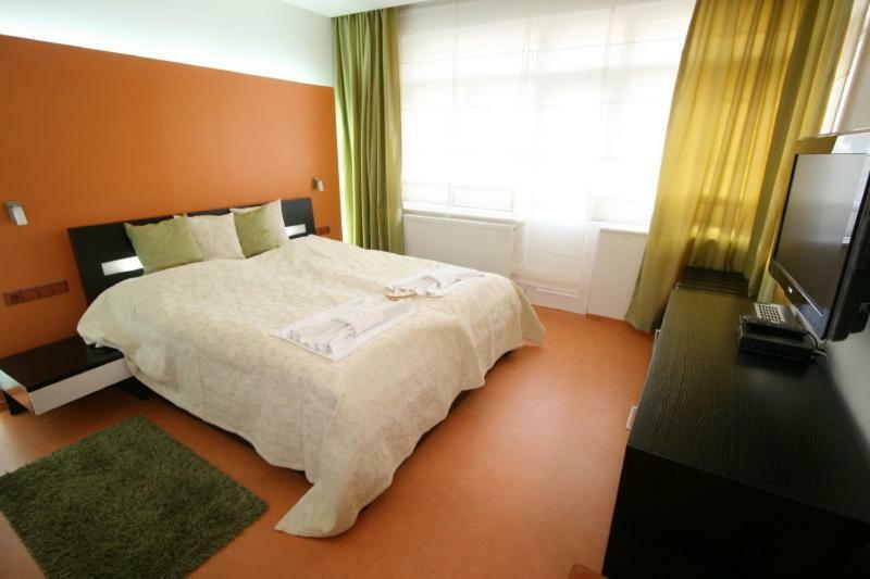 Hotel Krystal Лугачовице Экстерьер фото
